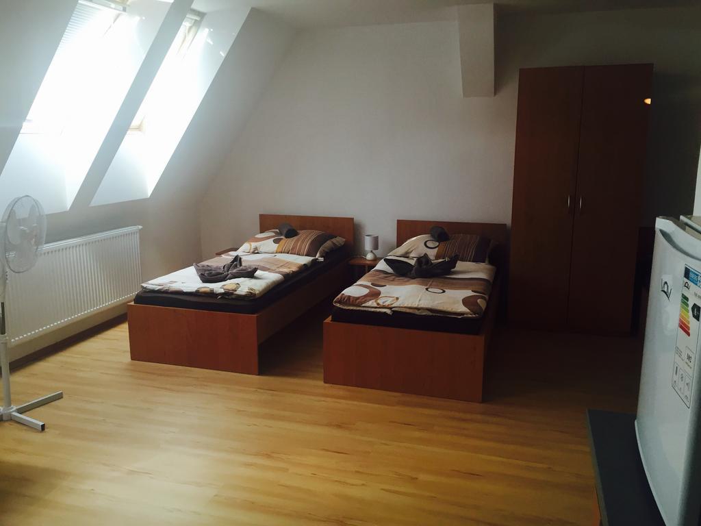 Guest House Hodus Vydrany Exterior foto